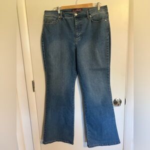 Gloria Vanderbilt Amanda Bootcut size 16 jeans